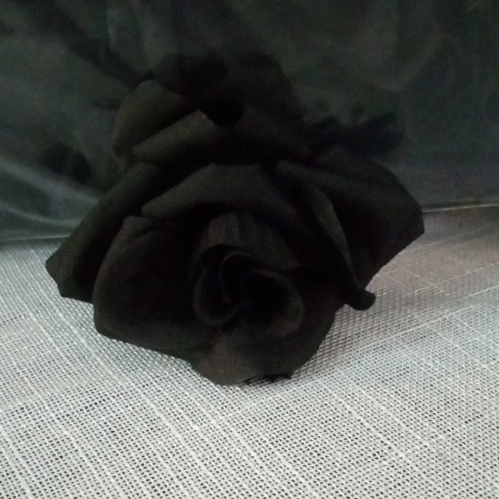 100 Elegant Black Faux Silk Rose Heads
